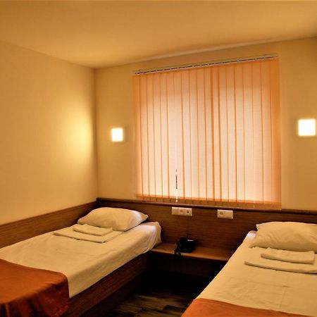 Albert House Hotel And Tours Erivan Dış mekan fotoğraf