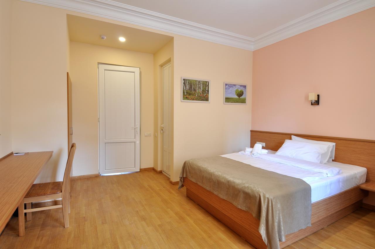 Albert House Hotel And Tours Erivan Dış mekan fotoğraf