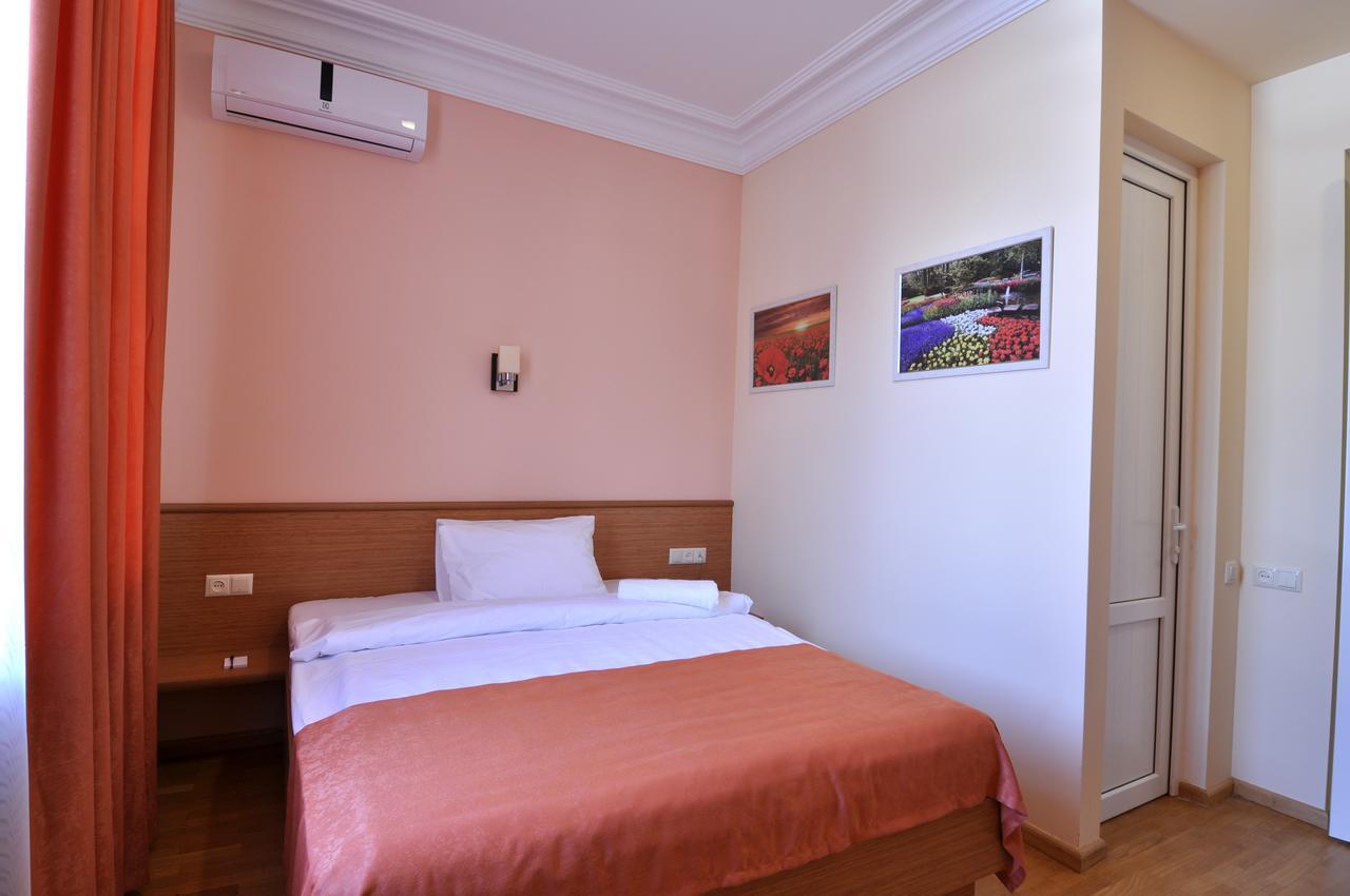 Albert House Hotel And Tours Erivan Dış mekan fotoğraf