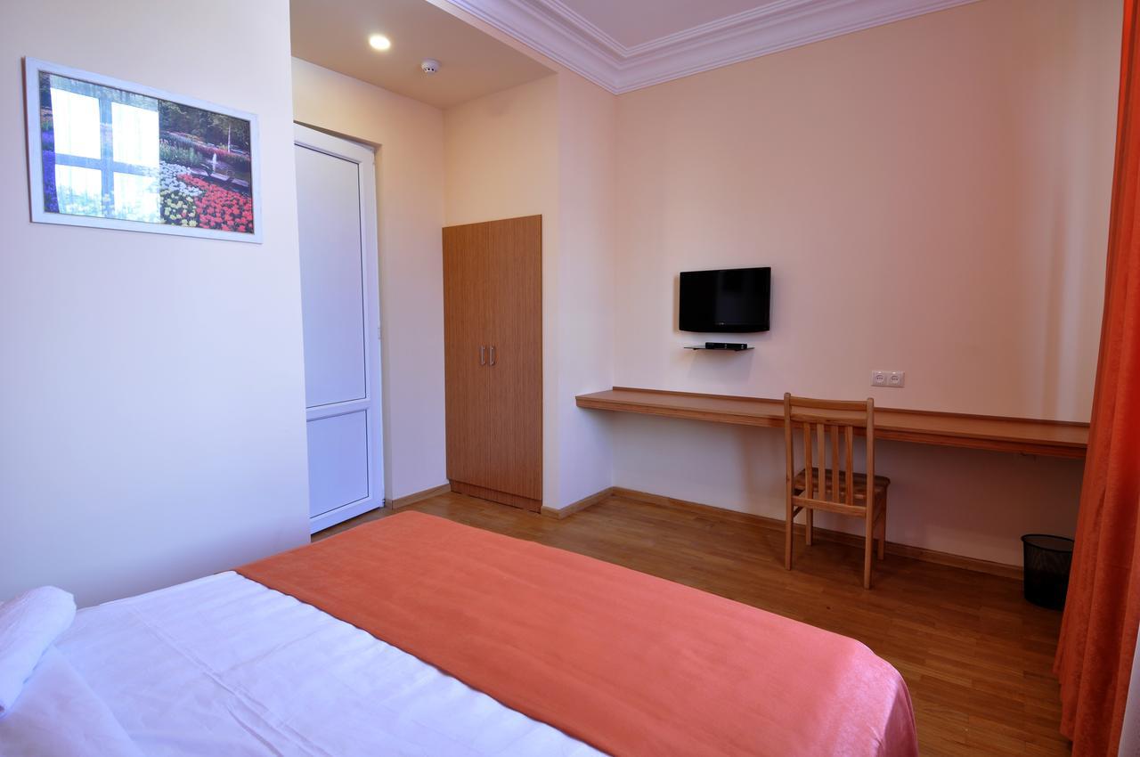 Albert House Hotel And Tours Erivan Dış mekan fotoğraf