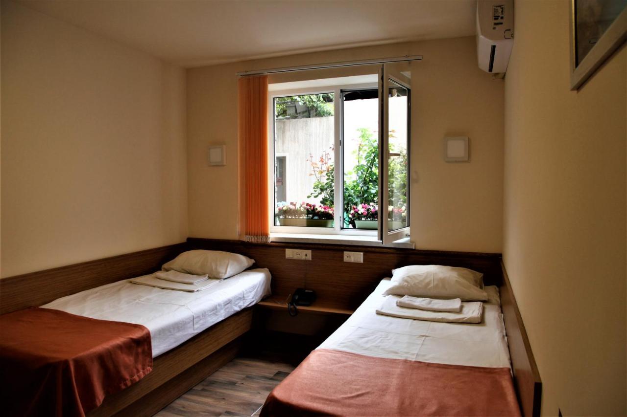 Albert House Hotel And Tours Erivan Dış mekan fotoğraf