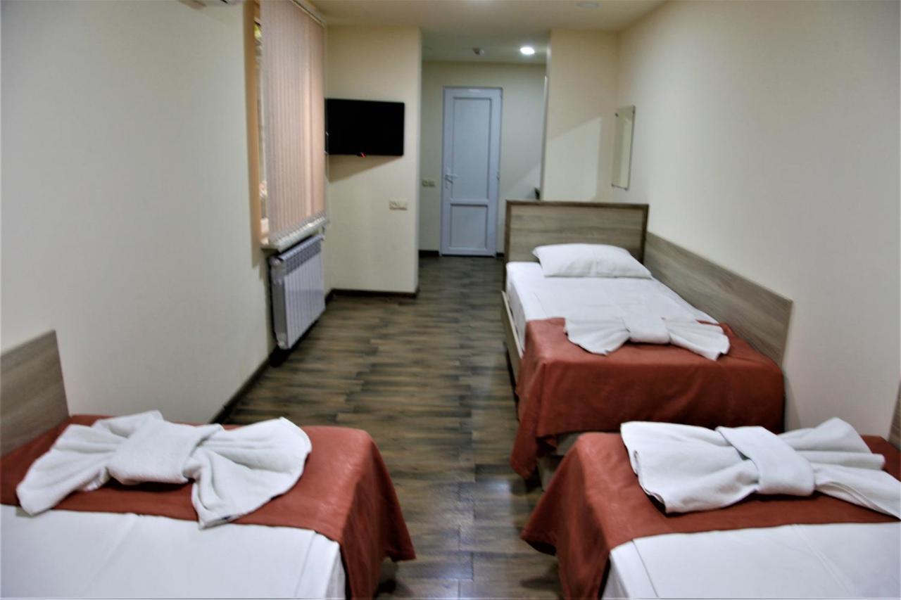 Albert House Hotel And Tours Erivan Dış mekan fotoğraf