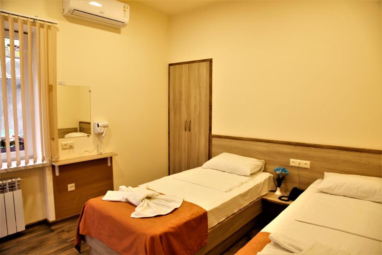 Albert House Hotel And Tours Erivan Dış mekan fotoğraf