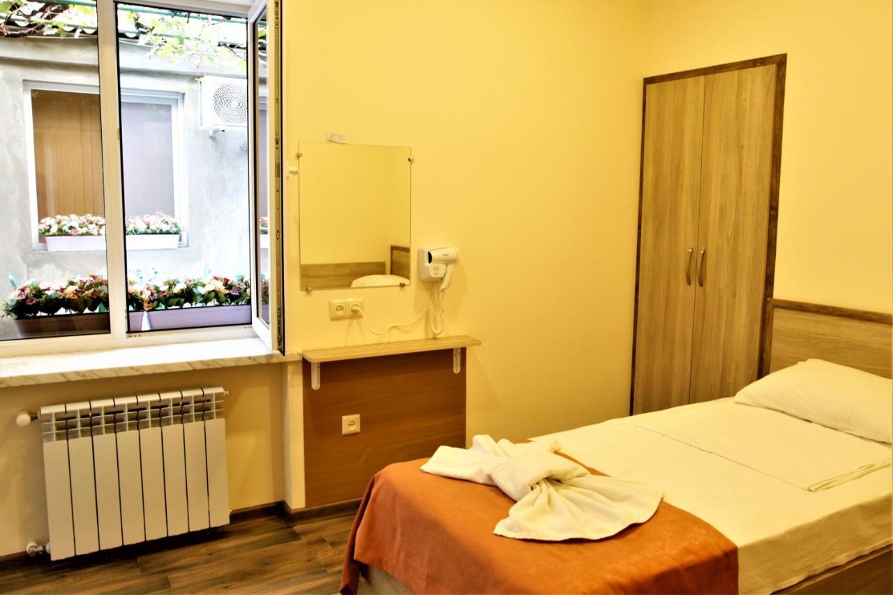 Albert House Hotel And Tours Erivan Dış mekan fotoğraf